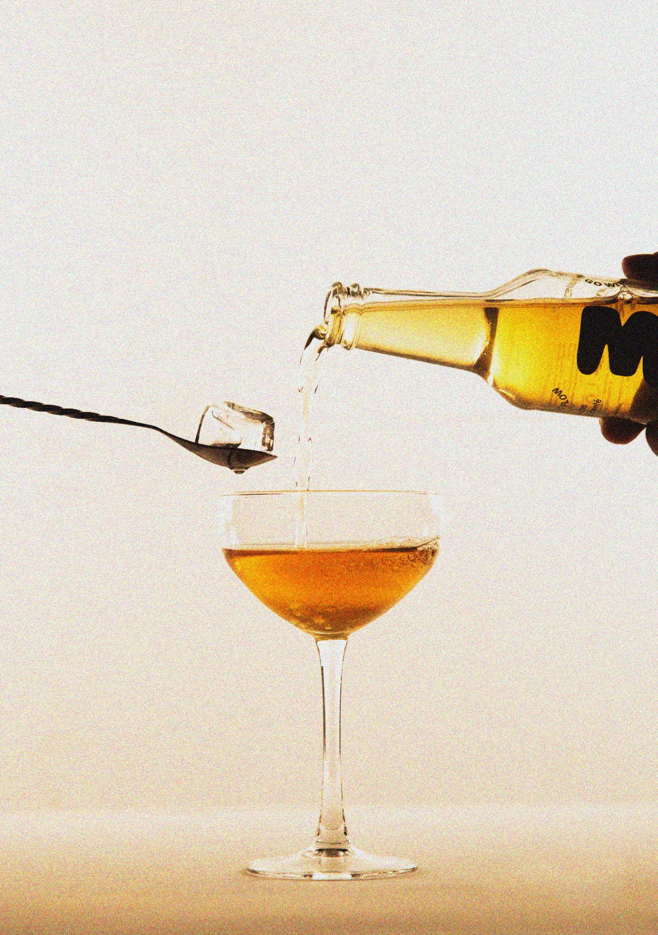 Service de KOMB dans un verre à vin